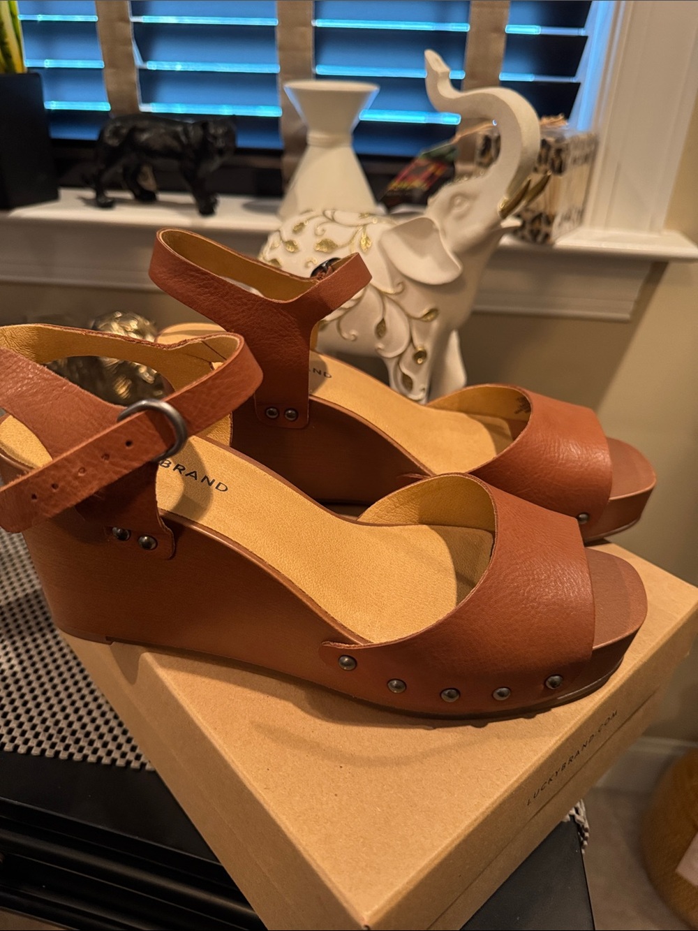 Women’s Brown Wedge Lucky Brand Sandals with Ankle Strap. Beautiful Cognac color
